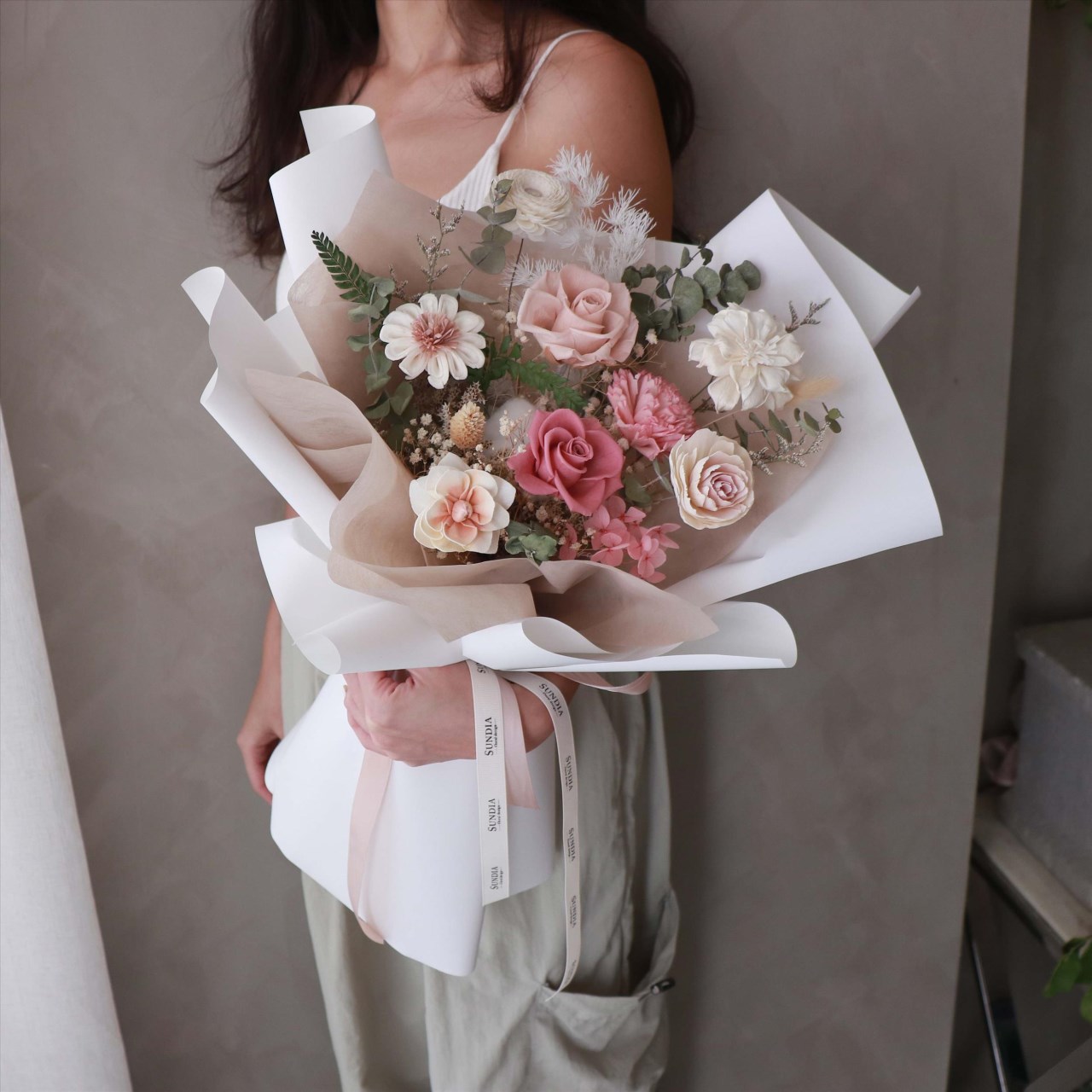 玫瑰奶茶粉永生花束