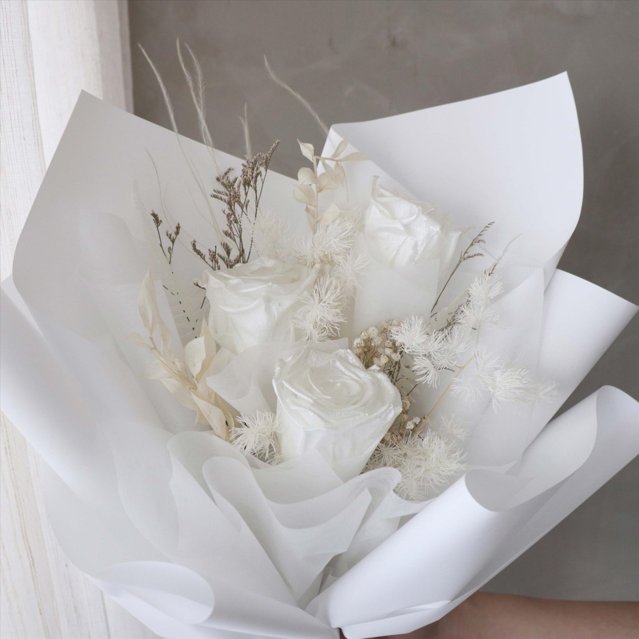 珠光白玫瑰永生花束 