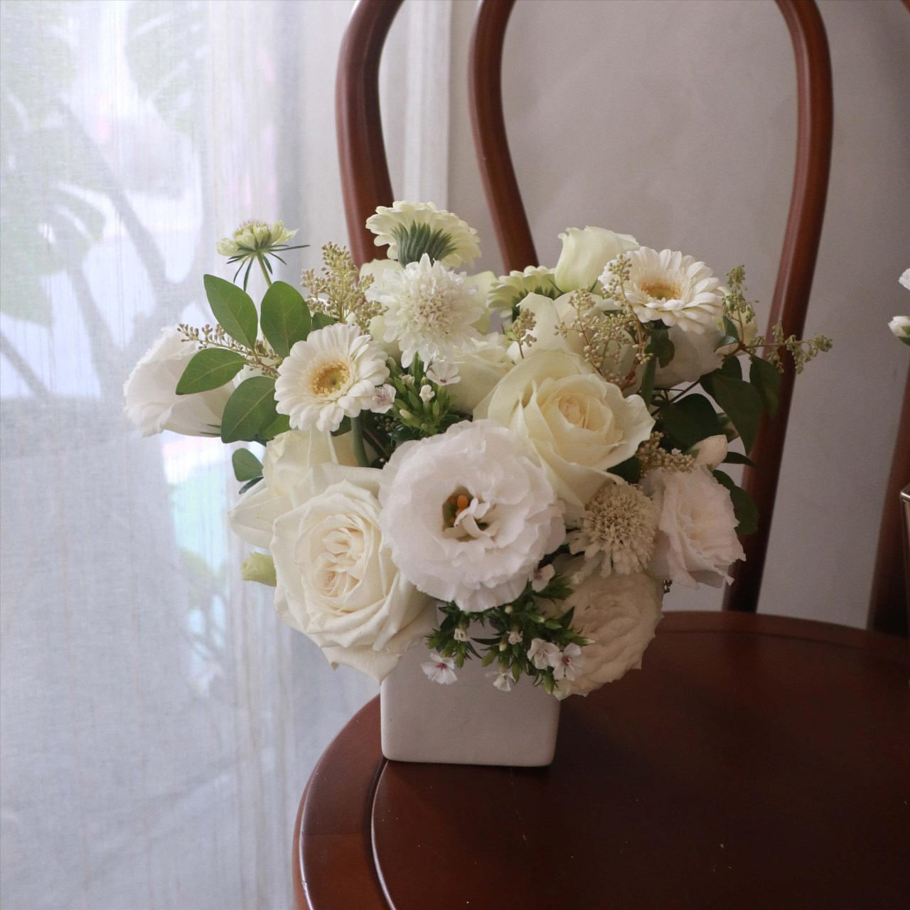 白綠色系鮮花盆花