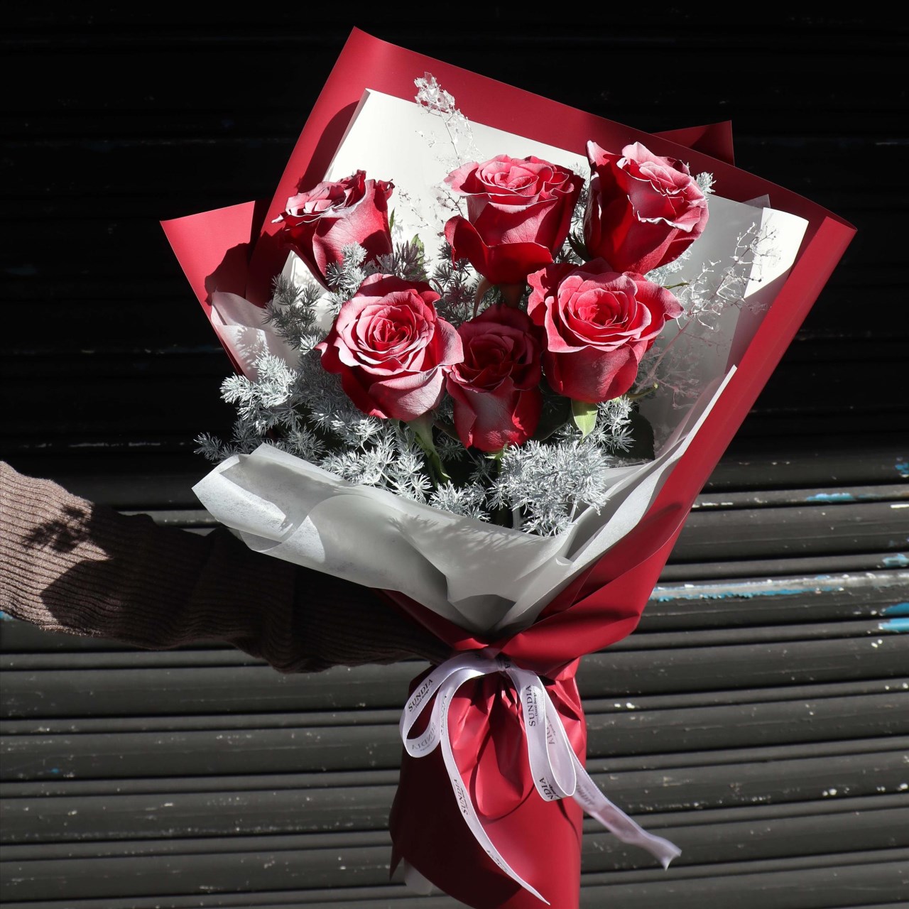 聖誕限定落雪紅玫瑰鮮花束