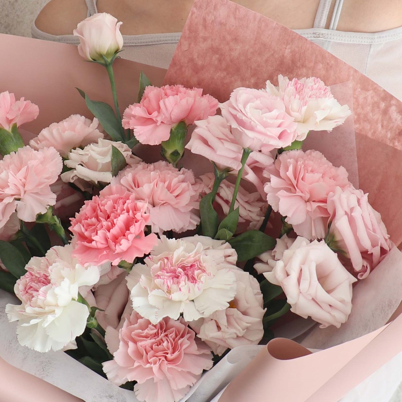 櫻桃粉嫩康乃馨鮮花花束 (大款)