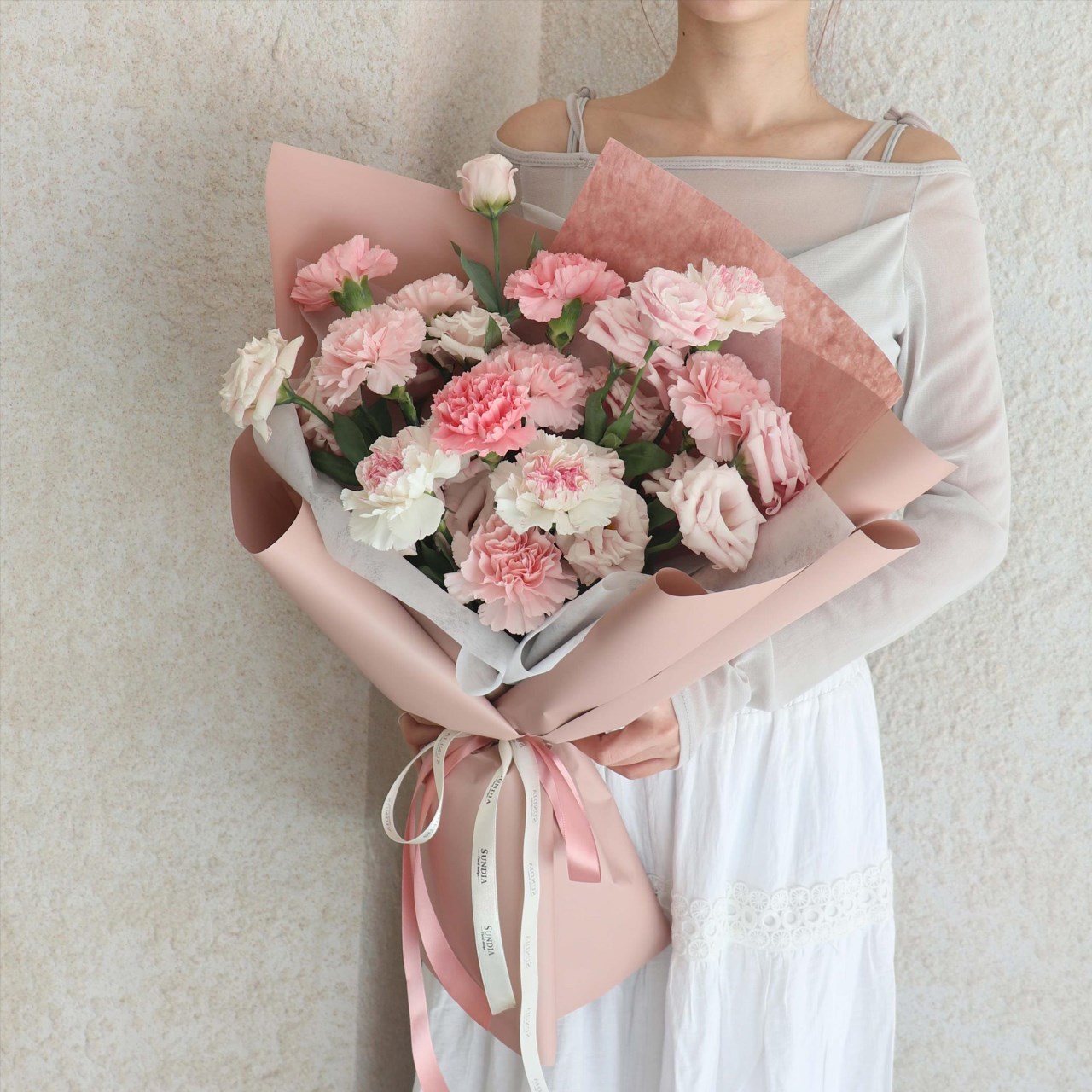 櫻桃粉嫩康乃馨鮮花花束 (大款)