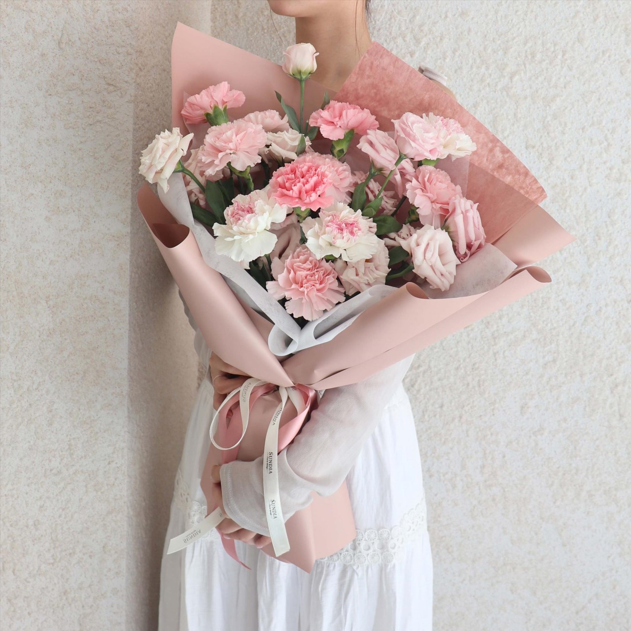 櫻桃粉嫩康乃馨鮮花花束 (大款)