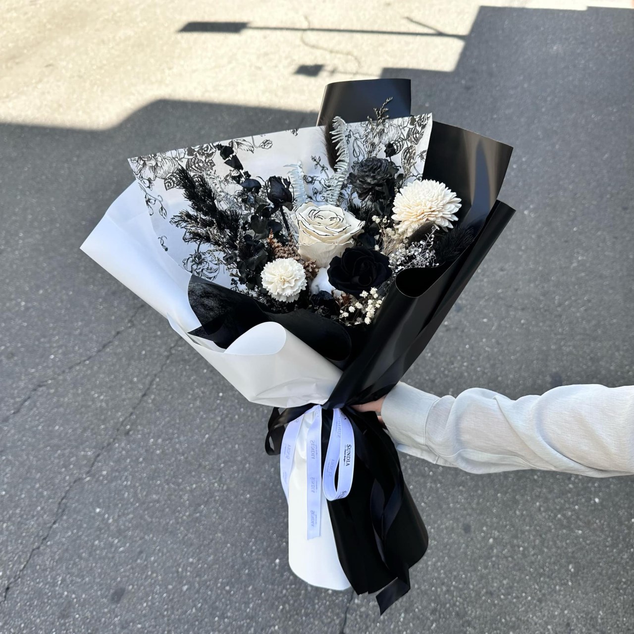 高級暗黑系玫瑰永生花束