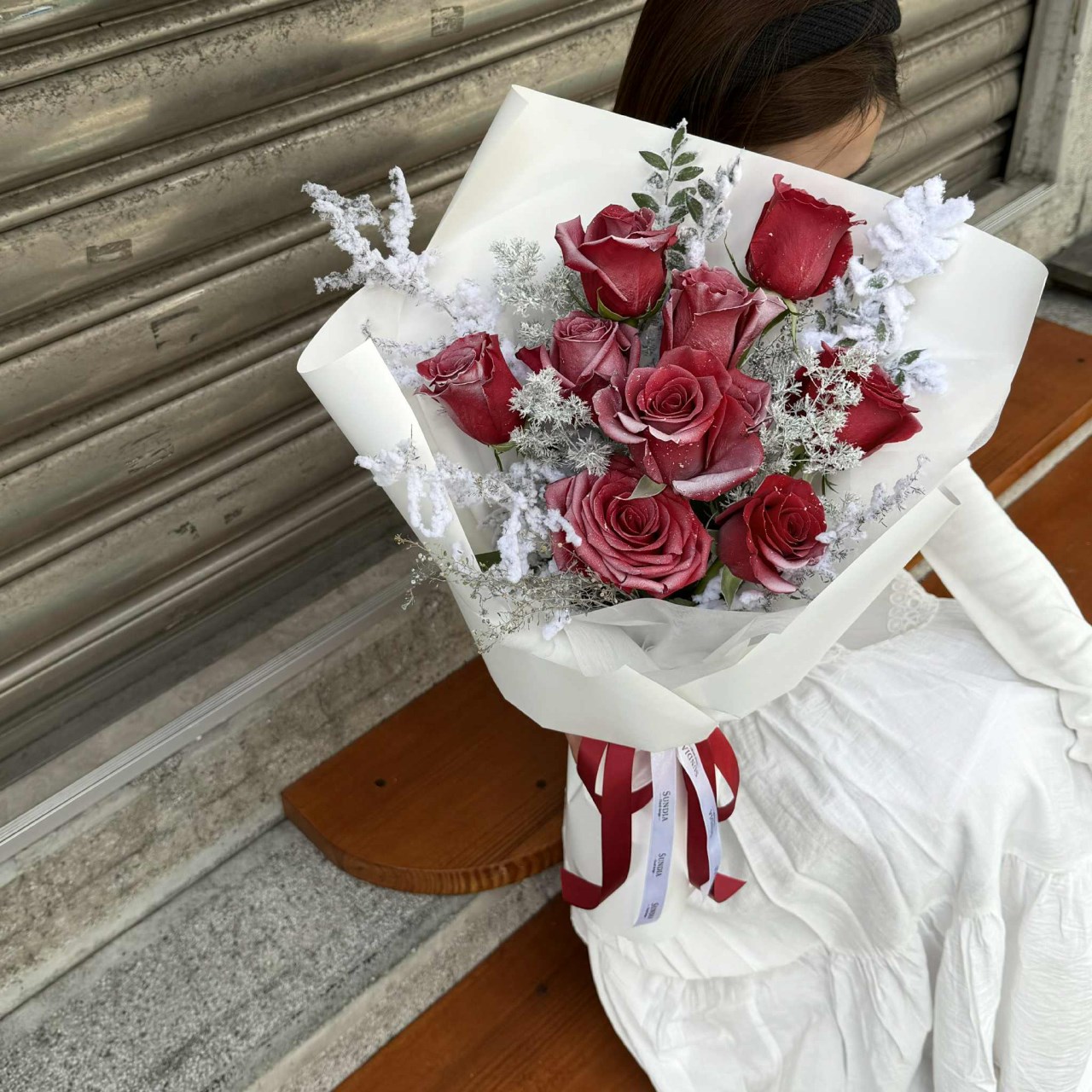 雪落玫瑰-進口紅玫瑰鮮花束