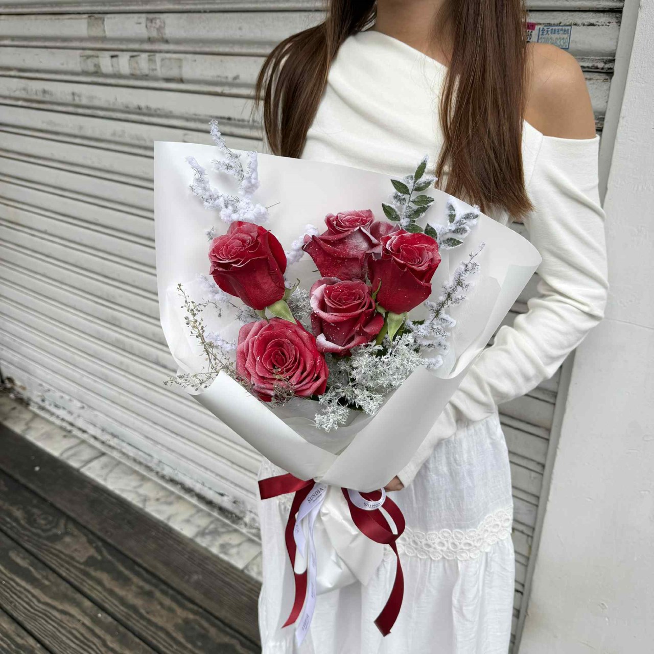 雪落玫瑰-進口紅玫瑰鮮花束