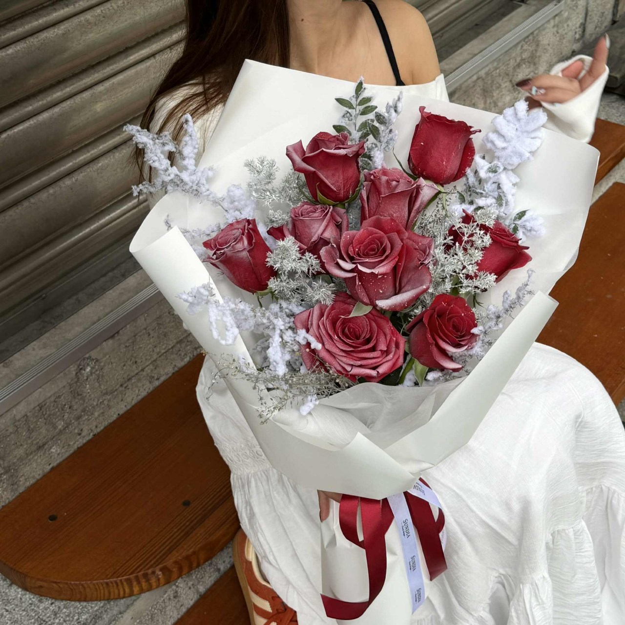 雪落玫瑰-進口紅玫瑰鮮花束