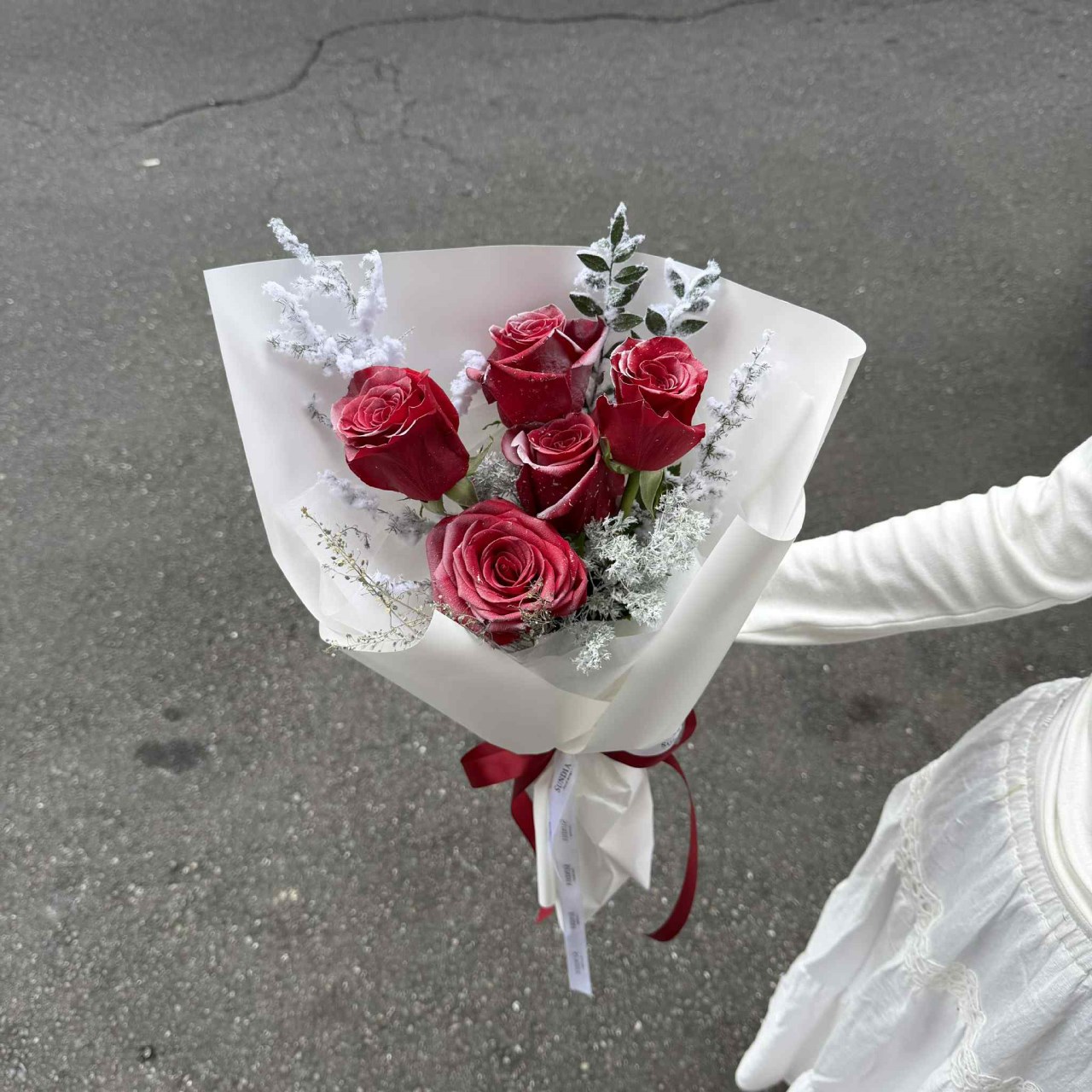 雪落玫瑰-進口紅玫瑰鮮花束