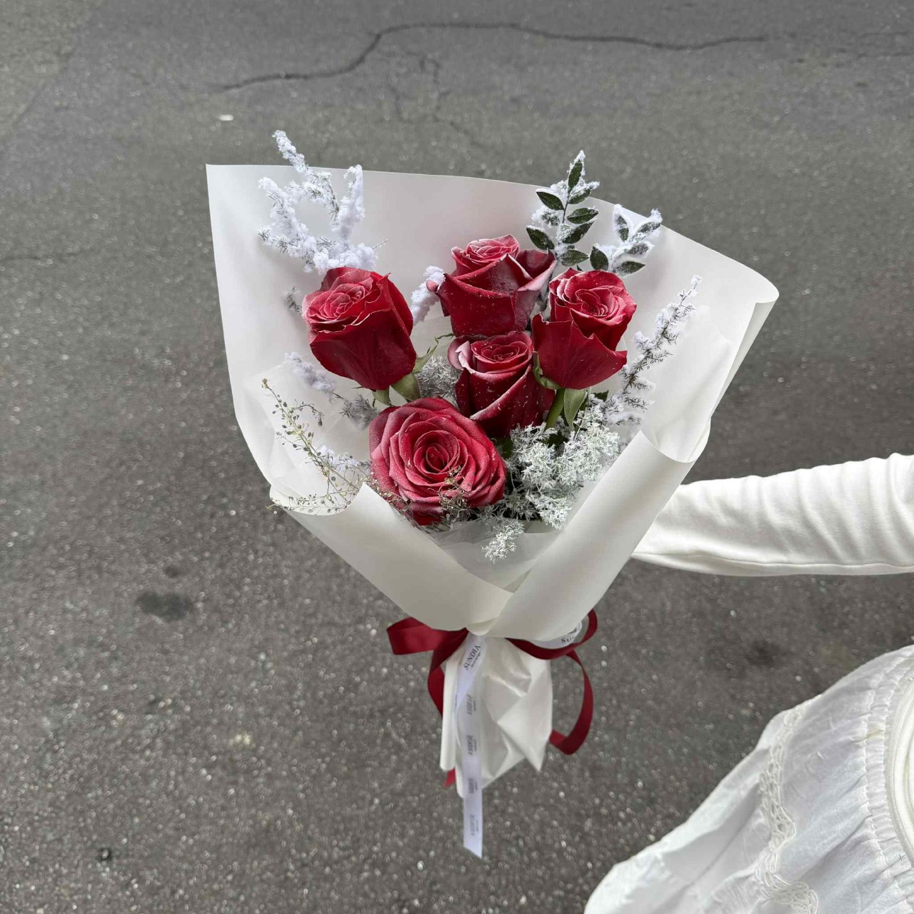 雪落玫瑰-進口紅玫瑰鮮花束