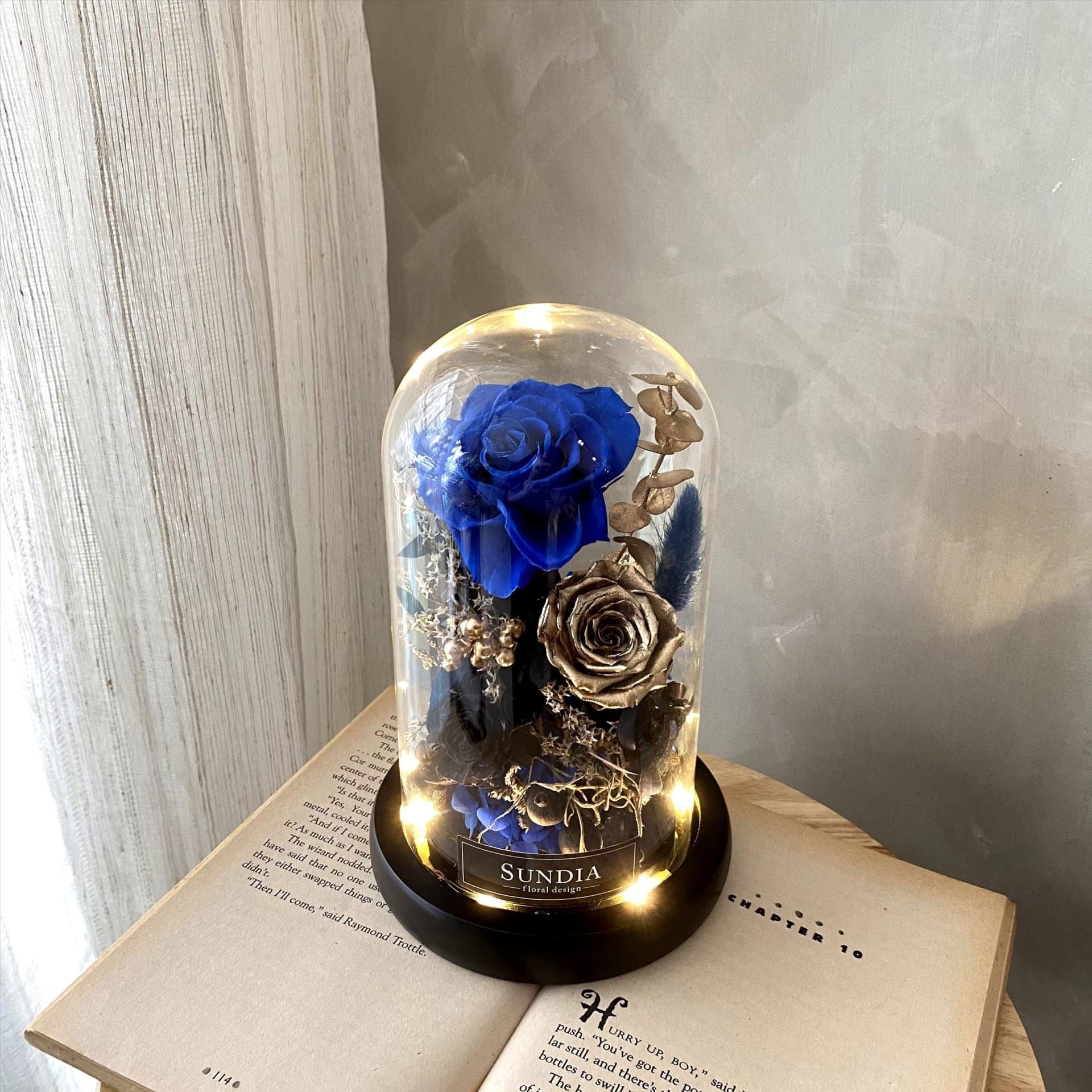 寶藏藍奢華金色永生花玻璃罩夜燈