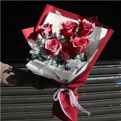 聖誕限定落雪紅玫瑰鮮花束