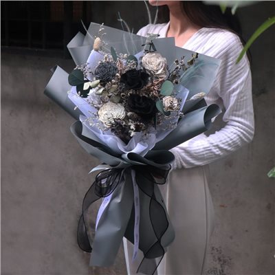 灰藍 黑玫瑰永生花束 
