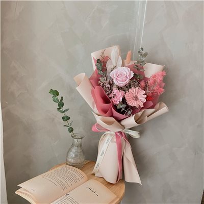 煙燻粉永生花束