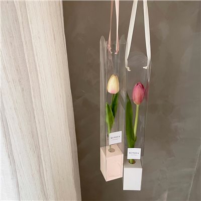 手提單支鬱金香鮮花盒 
