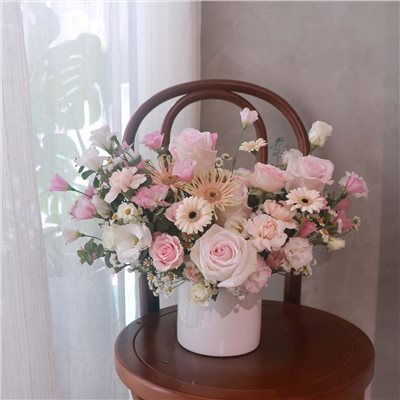 粉色系鮮花盆花